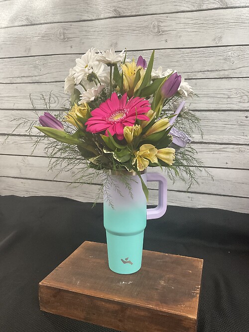 30 oz tumbler with floral arrangement